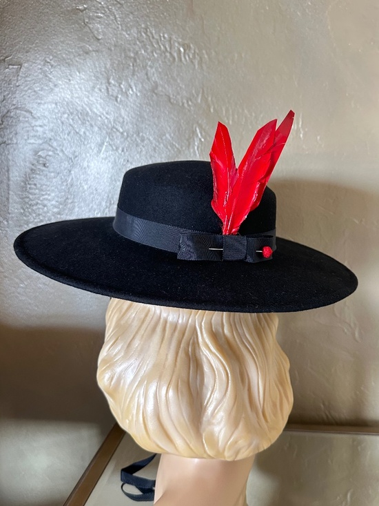 WESTERN STYLE VINTAGE HAT + RED FEATHERS & CHIN STRAP